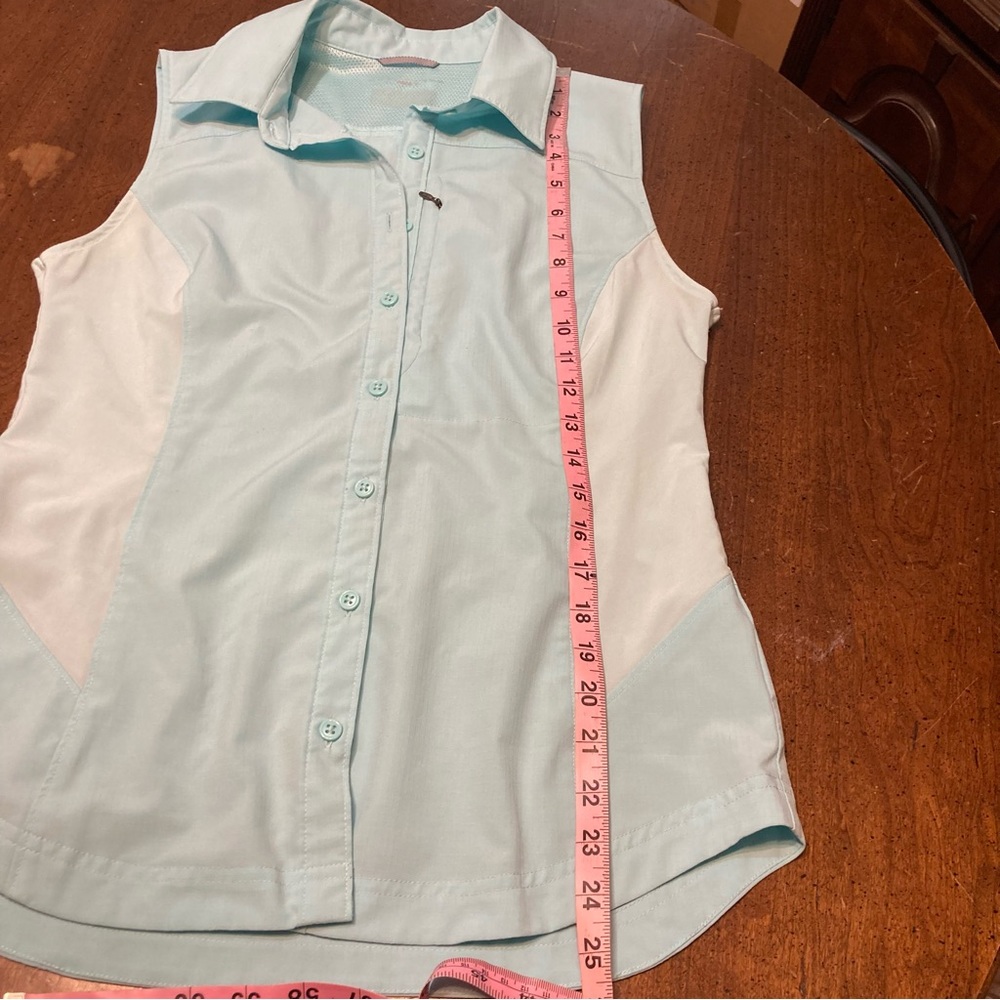 ✨ Columbia Sleeveless Button-Up Top – Lightweight & Adventure Ready 💙🌿✨ - Picture 7 of 16